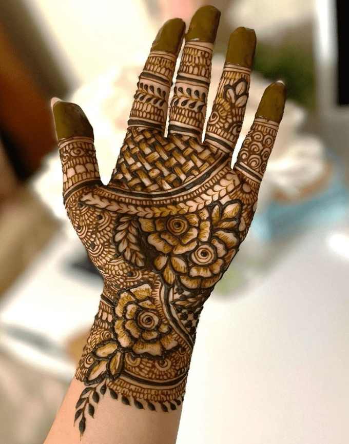 Morden Mehndi Design Front Hand (1)