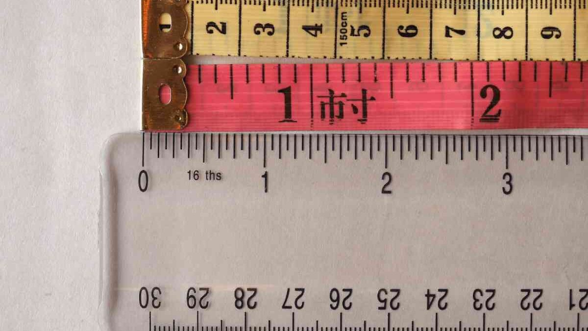 What is 31 Centimeters in Feet and Inches?